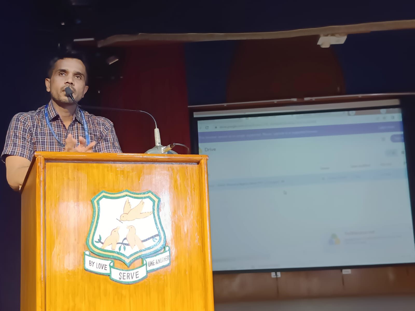 सेंट थॉमस स्कूल में विकसित भारत यंग लीडर्स डायलॉग रजिस्ट्रेशन और नशा मुक्त युवा फॉर विकसित भारत कार्यक्रम